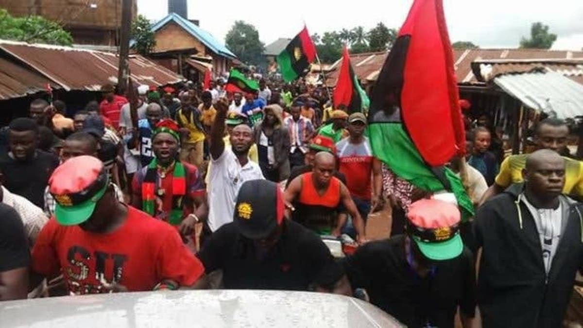 IPOB Members Chase Peter Obi, Abaribe Out Of Campaign Ground In Anambra [VIDEO]