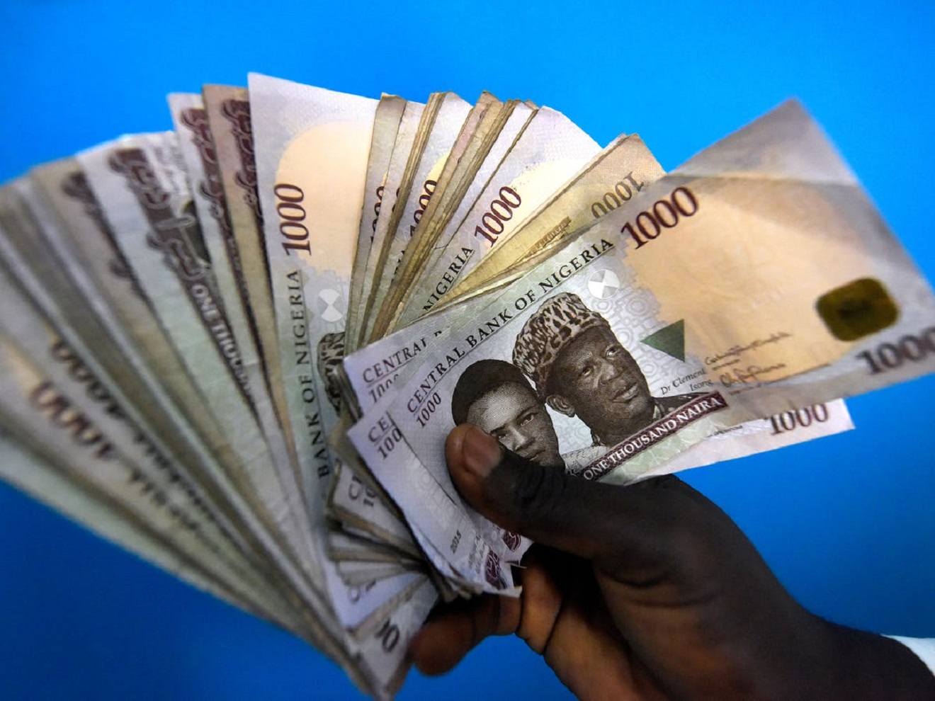 Naira Falls Amid Devaluation Concerns, See New Exchange Rate Today 18th January 2022