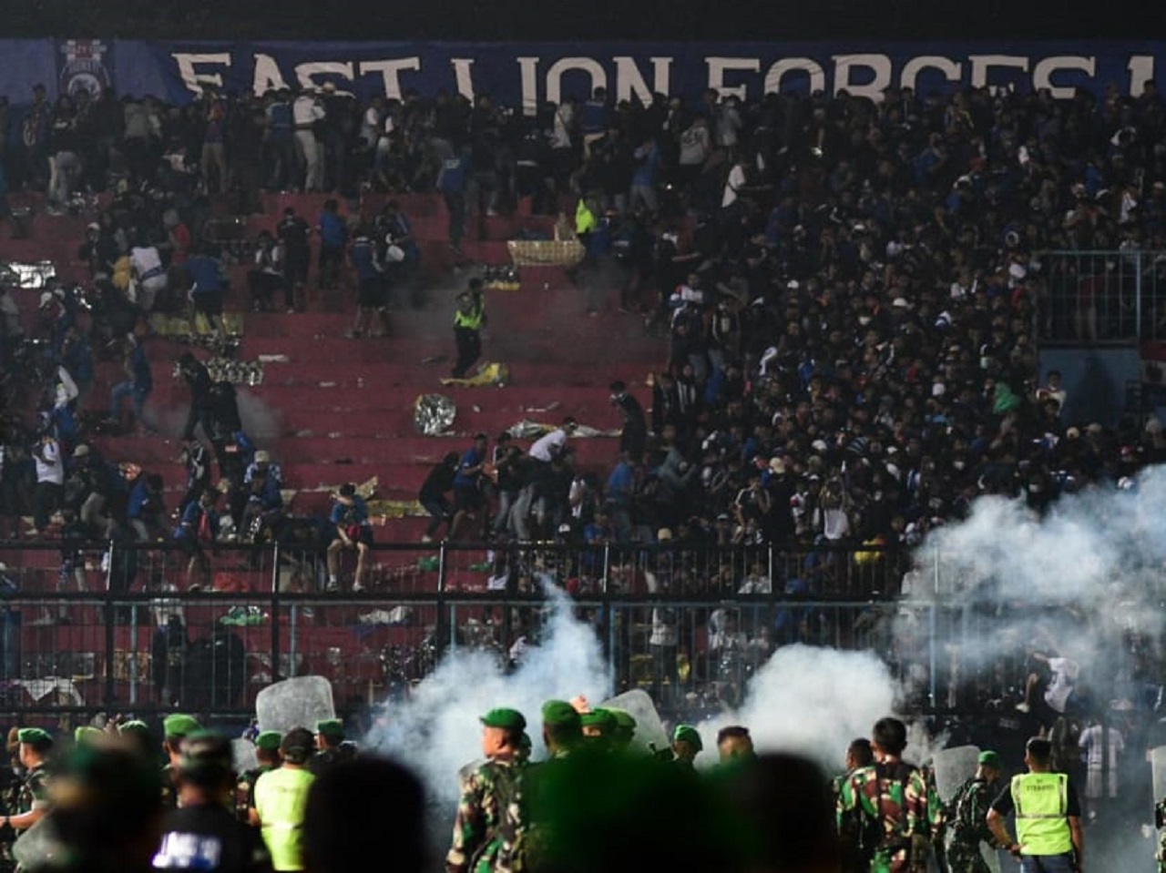 Arsenal, Chelsea, Barca, Others React As Over 170 People Die In Indonesia Stadium Riot