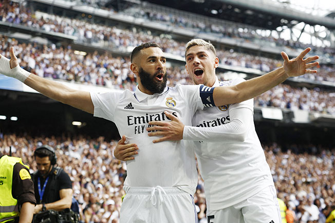 Real Madrid fans mocks Barcelona players