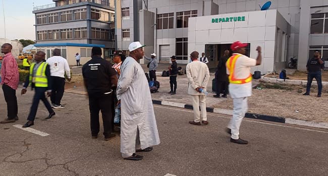 Atiku's Campaign Officials, Top PDP Chieftains Stranded As Airport Staff Allegedly Shut Down Control Tower