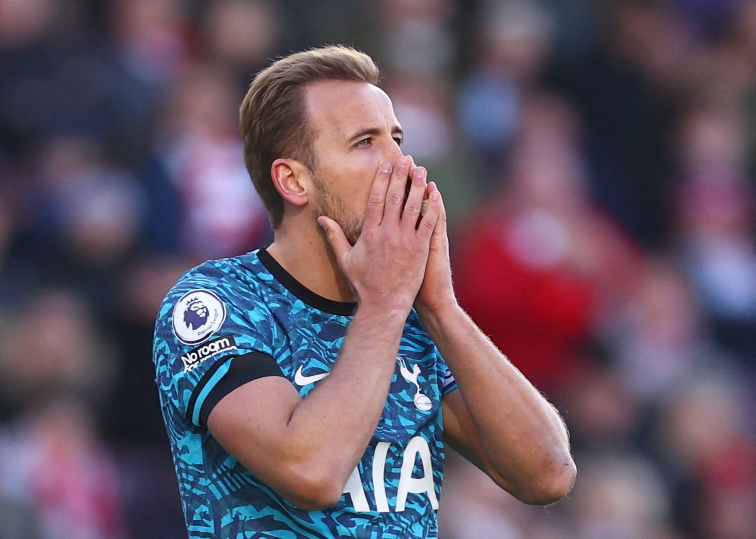 'You Let Your Country Down' - Harry Kane Brutally Ridiculed By Brentford Fans