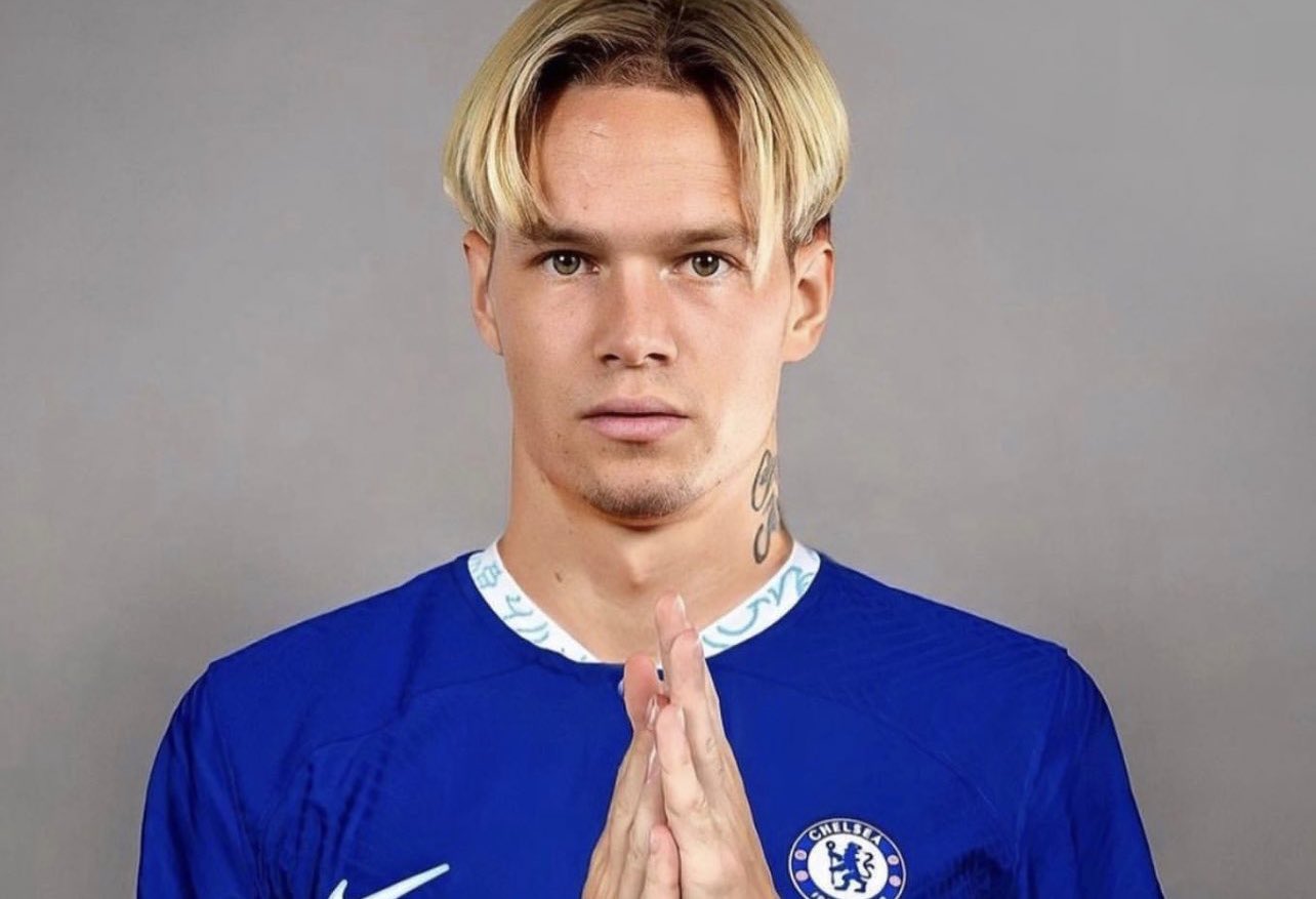 Fans Chelsea Strange Decision Mudryk To Instagram Bio