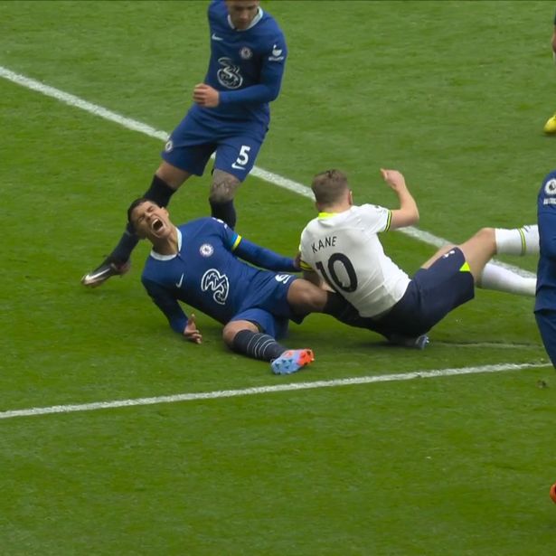 Chelsea Fans Fear 'Relegation' As Thiago Silva Suffers Worrying Injury
