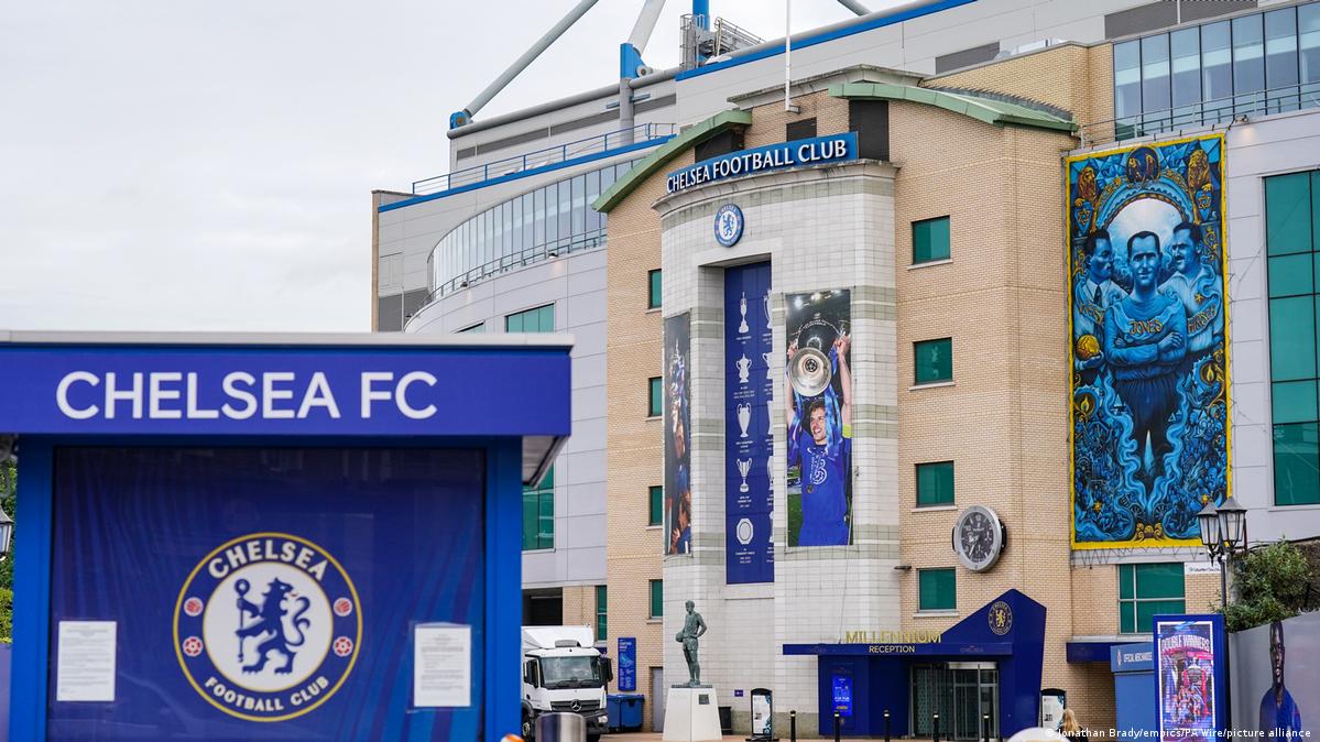 Chelsea in shock move for Arsenal target and former Man U star