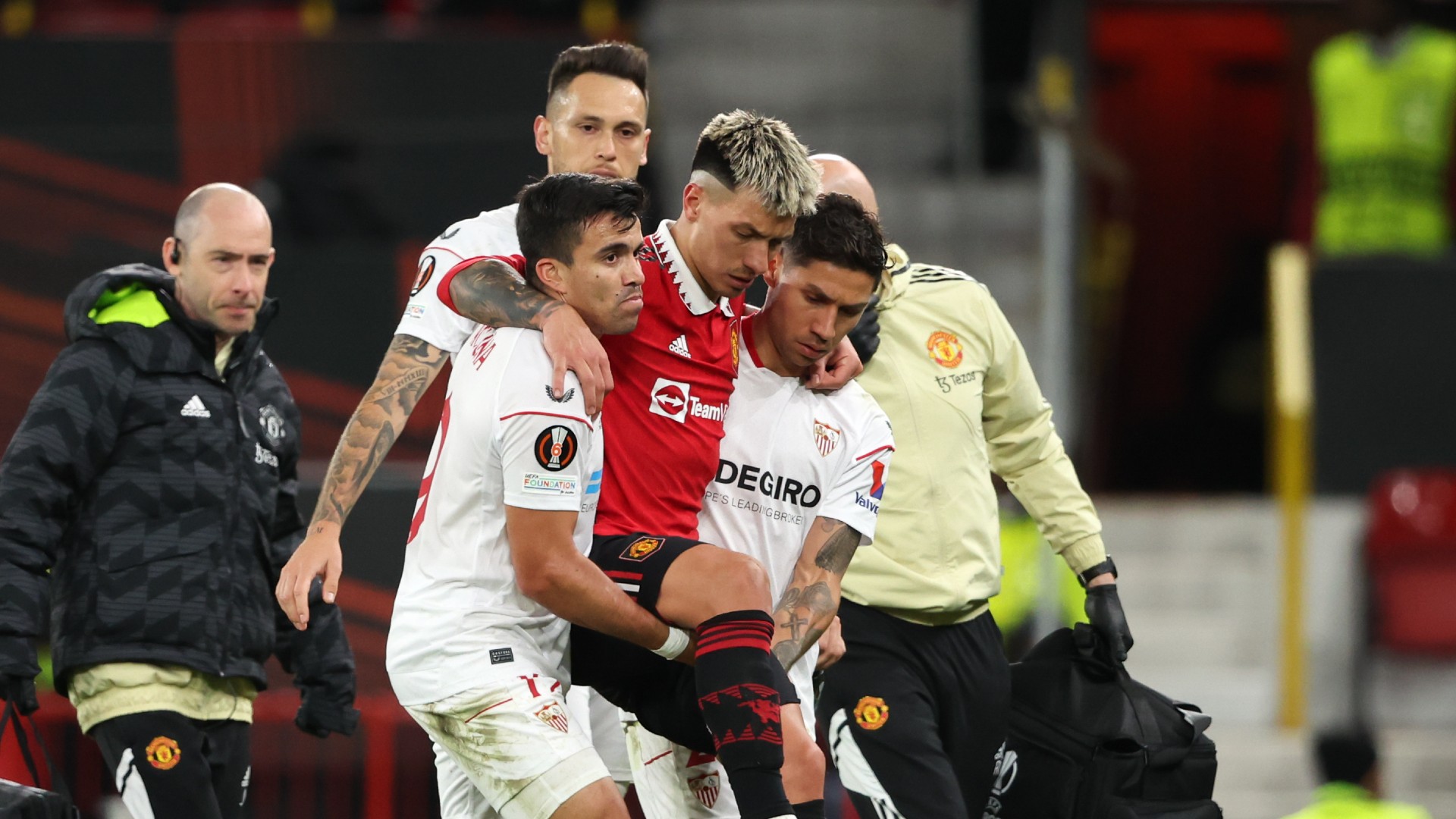 Manchester United Boss Gives Worrying Injury Update on Lisandro Martinez