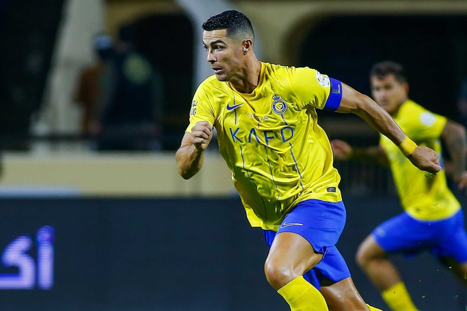 Edouard Mendy blinded by smoke as Cristiano Ronaldo scores very strange goal [Video]